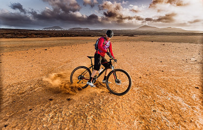 Livall - MT1 Neo - Der smarte Fahrradhelm mit Licht für Mountainbiker.